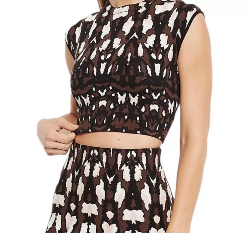 Express Body Contour Abstract Print Cropped Sweater